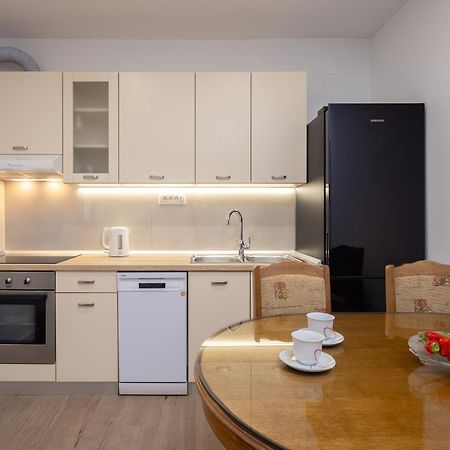 Apartments Paladin Makarska Exterior photo